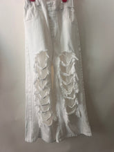Load image into Gallery viewer, White distressed linen Pants 5-13
